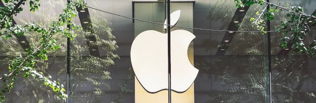 Apple store sign.